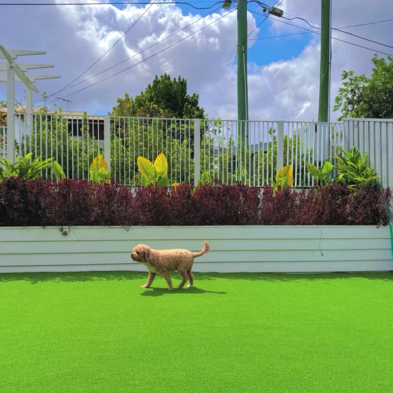 Künstlicher Rasen im Freien