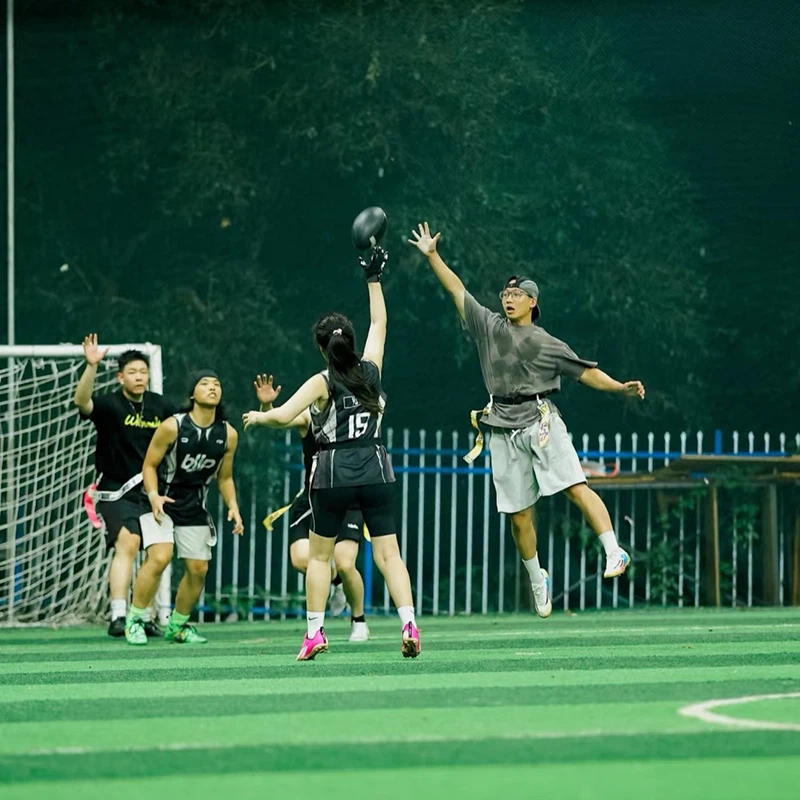 Rugby-spezifischer künstlicher Rasen